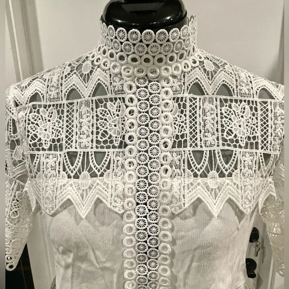 Alexis lace short sleeve, high neck blouse, handkerchief hem, white, szXS, GUC - Picture 11 of 13